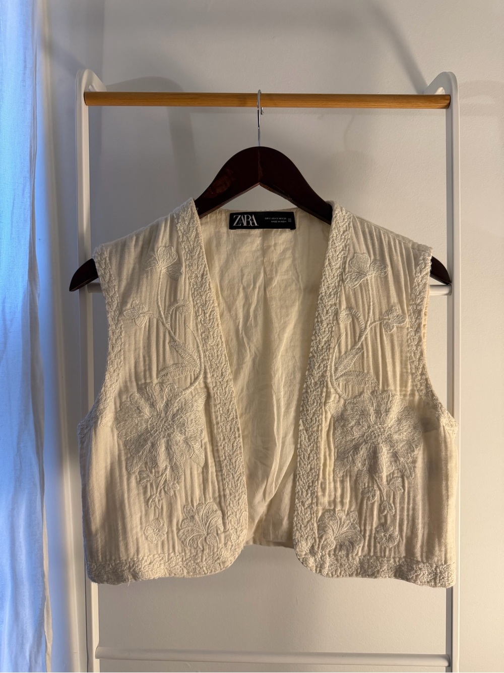 Zara Cream Embroidered Sleeveless Vest